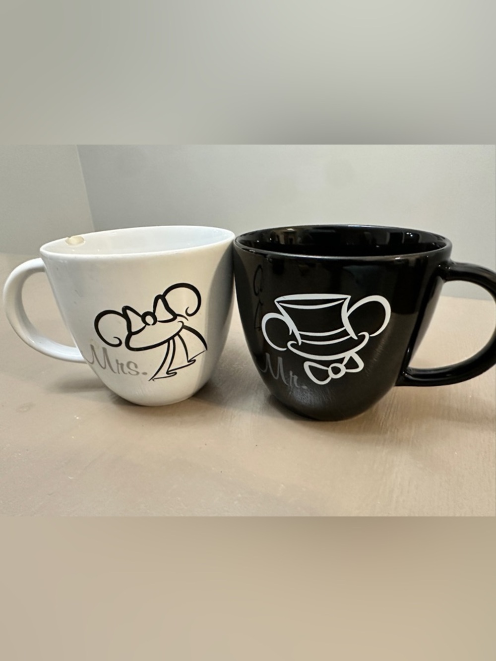 Disney Parks Mr. & Mrs. Mickey Minnie Mug Set - White Bride Cup HAS CHIP